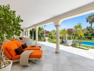 Villa for sale in Nueva Andalucia