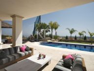 Villa for sale in Los Arqueros, Benahavis