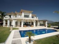 Villa for sale in Los Arqueros, Benahavis