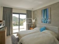 Villa for sale in Los Arqueros, Benahavis