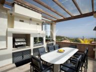 Villa for sale in Los Arqueros, Benahavis