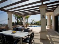 Villa for sale in Los Arqueros, Benahavis