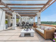 Villa for sale in Los Arqueros, Benahavis