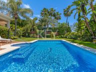 Villa for sale in Los Flamingos, Benahavis