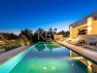 Villa en venta en Cascada de Camojan, Marbella Golden Mile