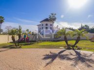 Villa en venta en El Paraiso, Estepona