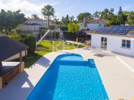 Villa en venta en El Paraiso, Estepona