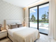 Villa for sale in El Paraiso, Estepona
