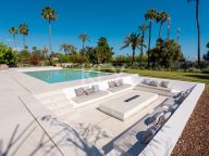Villa for sale in El Paraiso, Estepona