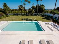 Villa for sale in El Paraiso, Estepona