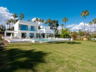 Villa for sale in El Paraiso, Estepona