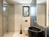 Villa for sale in El Paraiso, Estepona