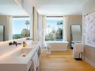 Villa for sale in El Paraiso, Estepona