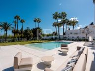 Villa for sale in El Paraiso, Estepona