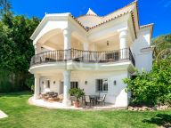 Villa for sale in Los Naranjos Golf, Nueva Andalucia