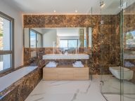 Apartment for sale in Byu Hills, Benahavis