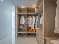 Apartment for sale in Byu Hills, Benahavis