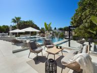 Villa for sale in La Cerquilla, Nueva Andalucia