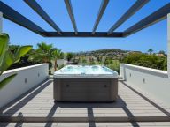 Villa for sale in La Cerquilla, Nueva Andalucia