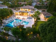 Villa for sale in La Cerquilla, Nueva Andalucia