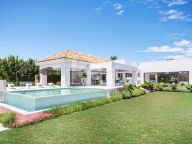 Villa for sale in Bel Air, Estepona