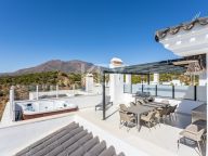 Пентхаус дуплекс на продажу в Estepona Hills, Эстепона