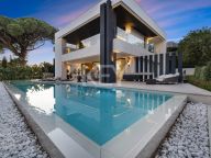 Villa en venta en Rocio de Nagüeles, Marbella Golden Mile