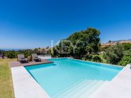 Villa for sale in Santa Clara, Marbella East