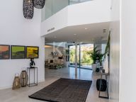 Villa for sale in Santa Clara, Marbella East