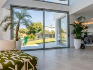 Villa for sale in Santa Clara, Marbella East