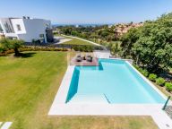 Villa for sale in Santa Clara, Marbella East