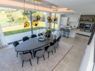 Villa for sale in Santa Clara, Marbella East