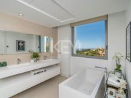 Villa for sale in Santa Clara, Marbella East