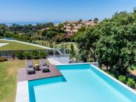 Villa for sale in Santa Clara, Marbella East