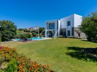 Villa for sale in Santa Clara, Marbella East