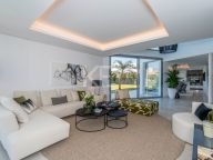 Villa for sale in Santa Clara, Marbella East