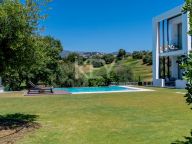 Villa for sale in Santa Clara, Marbella East