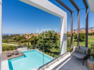 Villa for sale in Santa Clara, Marbella East