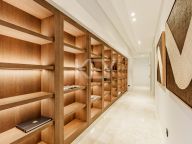 Villa for sale in La Quinta Hills, Benahavis