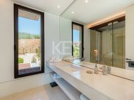 Villa for sale in La Quinta Hills, Benahavis