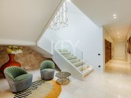 Villa for sale in La Quinta Hills, Benahavis