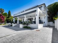 Villa en alquiler en Rio Real, Marbella Este