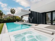 Villa for sale in La Alqueria, Benahavis