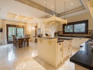 Villa en venta en Los Picos, Marbella Golden Mile