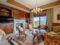 Villa en venta en Los Picos, Marbella Golden Mile