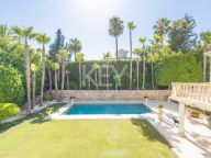 Villa for sale in Las Brisas, Nueva Andalucia