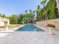 Villa for sale in Las Brisas, Nueva Andalucia