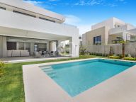 Villa en venta en Rio Real, Marbella Este