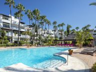 Ground Floor Apartment for sale in Puente Romano, Marbella Golden Mile