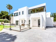 Villa en venta en La Carolina, Marbella Golden Mile